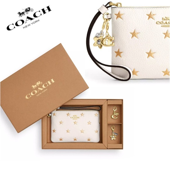 NWT COACH Boxed Corner Zip Leather Wristlet With Star Print And‎ Charms - Picture 1 of 6